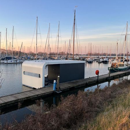 Vila Tinyfloat Andijk Exteriér fotografie